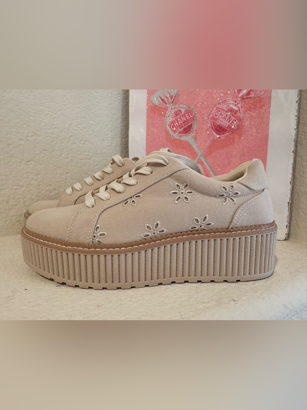 NEW Dolce Vita Bliss Bubbles Lace-Up Beige Embroidered Platform Sneakers 9.5